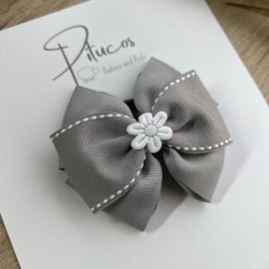 Begoña Gris Pespuntes Flor Blanca (Unidad)